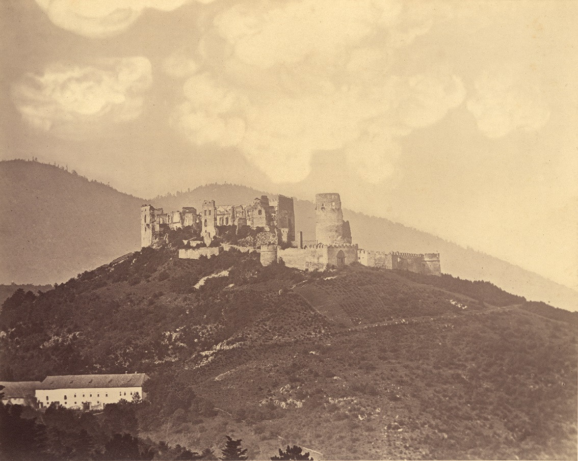 Frühe Fotografie der Burgruine Starhemberg, frühe 1880er Jahre
