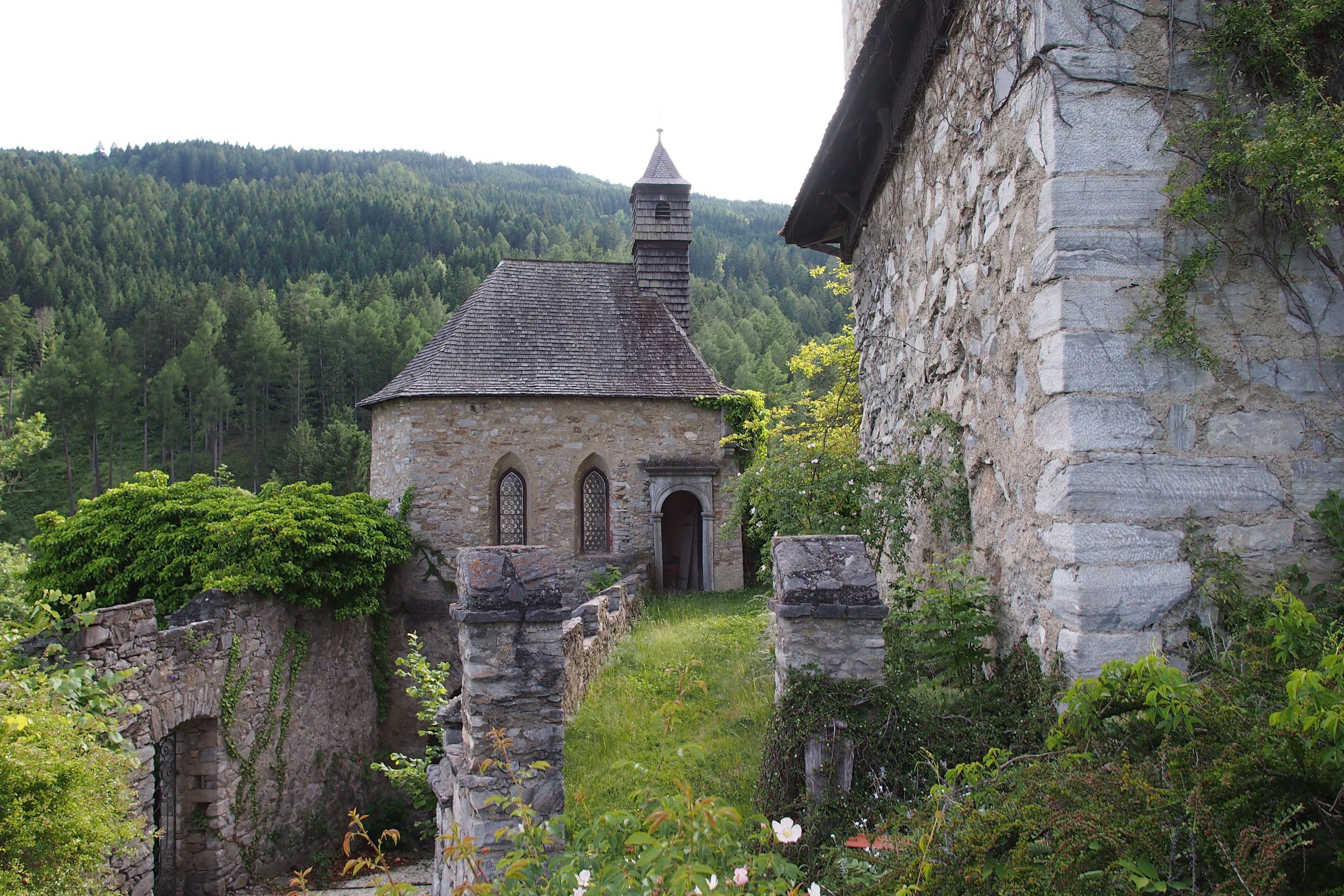 Blick auf die Burgkapelle